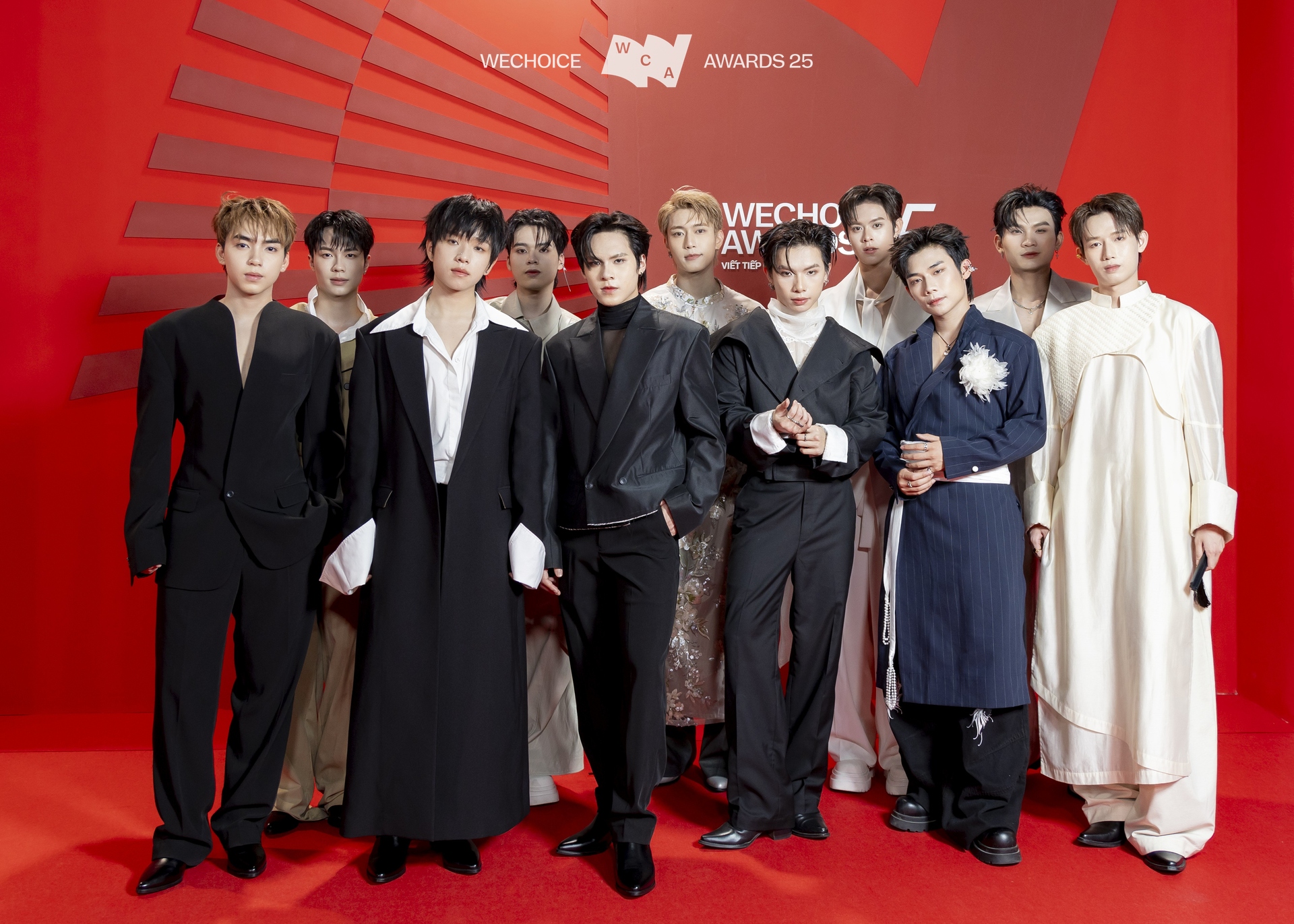 "Vũ trụ" nam thần tại WeChoice 2025: Khung hình dàn Tân binh gây sốt, người được đề cử đẹp nhất thế giới đỉnh cỡ nào? - Ảnh 3.