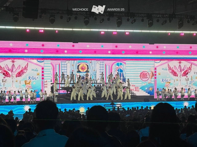 Phương Mỹ Chi và Phương Ly “bắt tay” chơi lớn, đưa WeChoice vào 2 không gian trên cùng 1 sân khấu  - Ảnh 4.