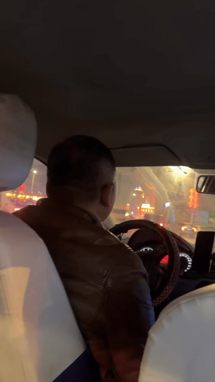 Khách Việt gặp tình huống bất ngờ khi đi taxi 1 mình ở Trung Quốc, nhận xét: "Sợ và hoảng!"- Ảnh 1.