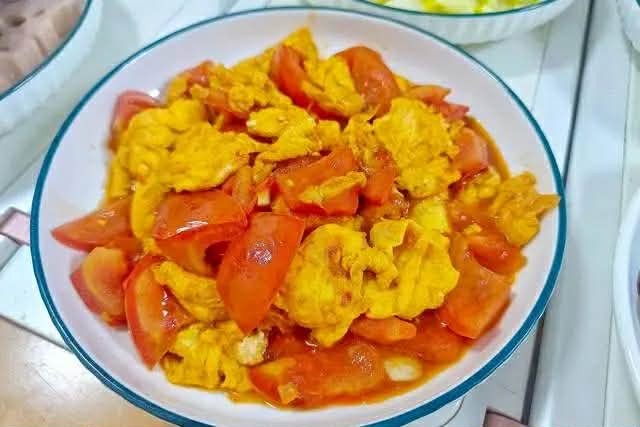 Cuối tuần cận Tết nấu bữa tối đơn giản nhưng "đầy ắp" lại ngon cả nhà đều thấy thoải mái và hài lòng - Ảnh 1.