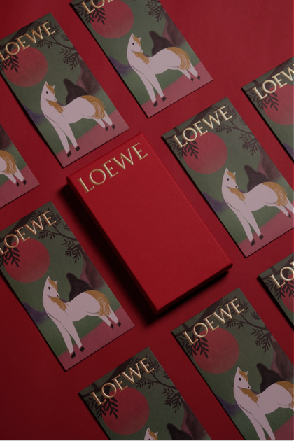 Điểm danh set l&igrave; x&igrave; của c&aacute;c &ldquo;&ocirc;ng lớn&rdquo;: Chopard, Rimowa&hellip; đỏ như son, nh&igrave;n Loewe m&agrave; thấy m&ecirc;! - Ảnh 1.