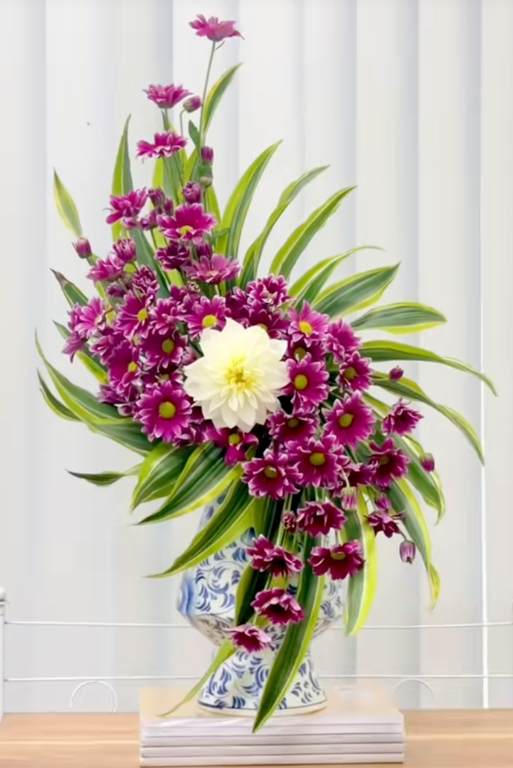 Mẹ đảm chia sẻ cách với 30k có ngay bình hoa cúc bày bàn thờ ngày Tết: Nhẹ nhàng, tinh tế, ai cắm cũng xinh- Ảnh 6.