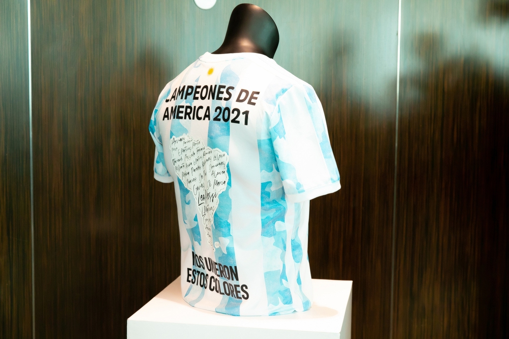 Jack l&agrave;m g&igrave; với số tiền sau khi b&aacute;n &aacute;o đấu Messi tặng? - Ảnh 2.