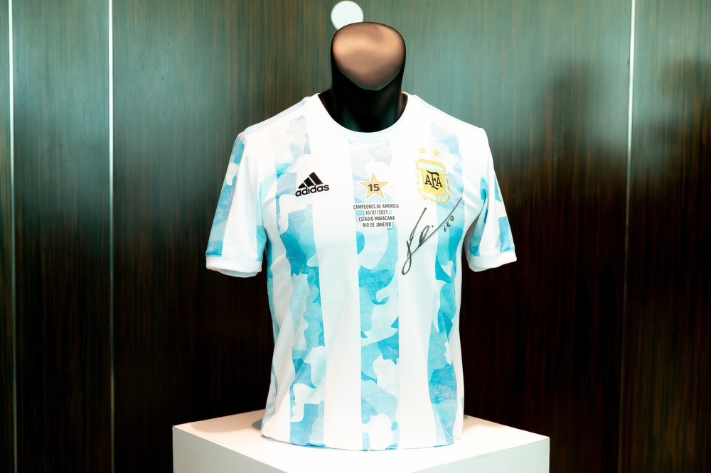 Jack làm gì với số tiền sau khi bán áo đấu Messi tặng? - Ảnh 3. Jack làm gì với số tiền sau khi bán áo đấu Messi tặng? - Ảnh 3.