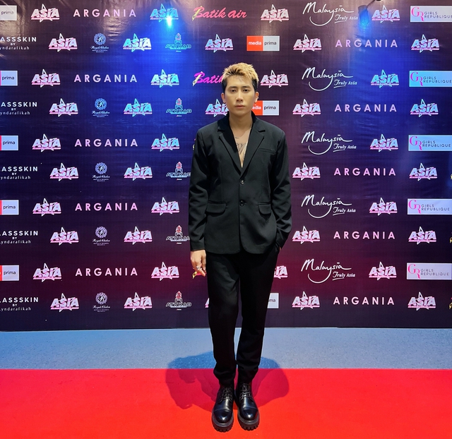 TikToker Vương Khánh nhận giải thưởng về sáng tạo nội dung tại &quot;Asia Influencers Awards&quot; - Ảnh 1.