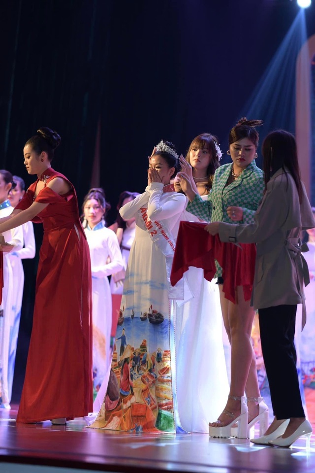 Hồ Yến Nhi - Á khôi Áo dài Việt Nam 2022 là ai? - Ảnh 1.