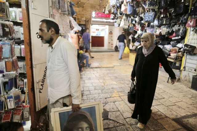 'Từ bạn thành thù': Người Palestine ở Israel đối mặt nguy cơ mất việc từ những điều không tưởng - Ảnh 1.