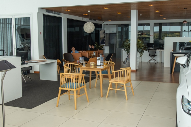 Showroom Volvo Hà Nội - nét trang nhã Bắc Âu giữa lòng thủ đô - Ảnh 5. Showroom Volvo Hà Nội - nét trang nhã Bắc Âu giữa lòng thủ đô - Ảnh 5.