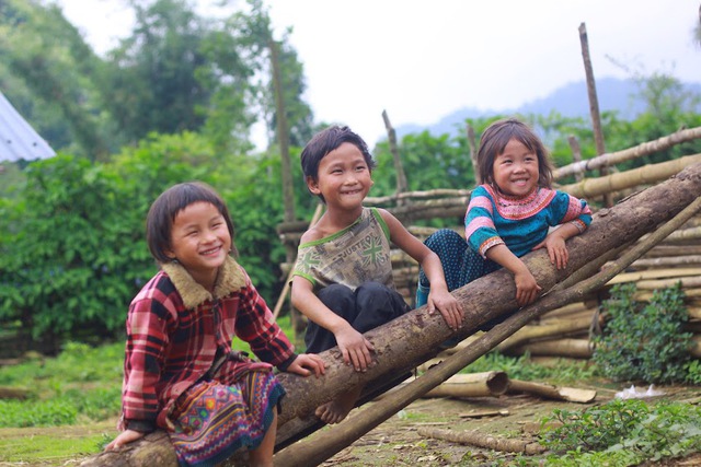 Nối dài hành trình tốt đời đẹp đạo: Vingroup trao học bổng, tặng điểm trường ước mơ, khánh thành những cây cầu yêu thương! - Ảnh 2. Nối dài hành trình tốt đời đẹp đạo: Vingroup trao học bổng, tặng điểm trường ước mơ, khánh thành những cây cầu yêu thương! - Ảnh 2.
