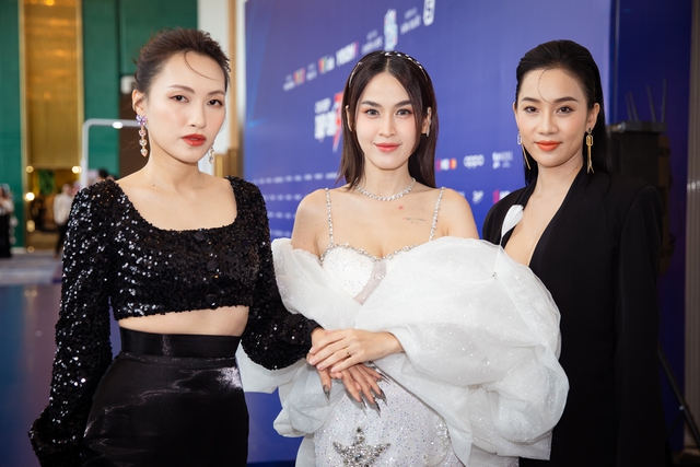 Thảm đỏ Chị Đẹp Đạp Gió: Lệ Quyên và bạn trai tình tứ, Diệp Lâm Anh - Bảo Anh cùng hội mỹ nhân đọ sắc  - Ảnh 14.
