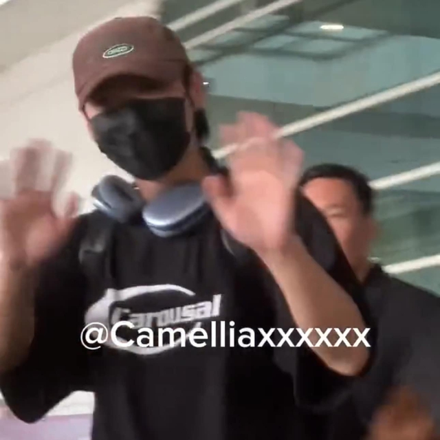 Kang Daniel - Park Jihoon tái ngộ tại TP.HCM, mê mẩn cafe và đường phố đúng chuẩn "rể Việt" - Ảnh 8. Kang Daniel - Park Jihoon tái ngộ tại TP.HCM, mê mẩn cafe và đường phố đúng chuẩn "rể Việt" - Ảnh 8.