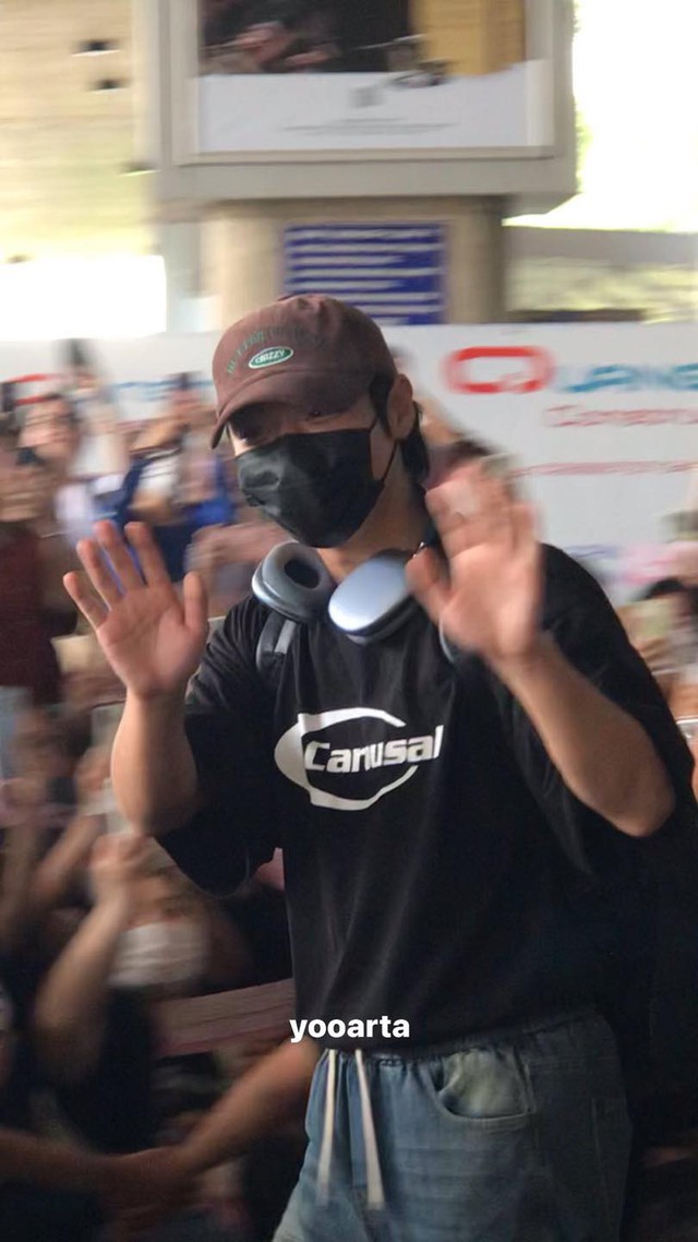 Kang Daniel - Park Jihoon tái ngộ tại TP.HCM, mê mẩn cafe và đường phố đúng chuẩn "rể Việt" - Ảnh 7. Kang Daniel - Park Jihoon tái ngộ tại TP.HCM, mê mẩn cafe và đường phố đúng chuẩn "rể Việt" - Ảnh 7.