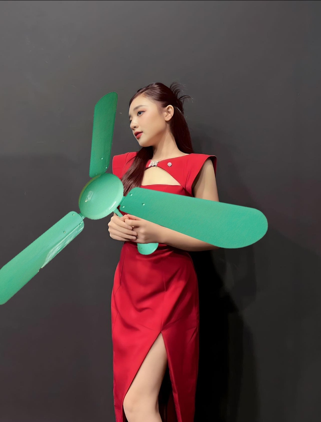 "Kiếp nạn" khó cứu của gái xinh Liên Quân, nhờ cộng đồng photoshop nhưng bị "troll" không trượt phát nào - Ảnh 3. "Kiếp nạn" khó cứu của gái xinh Liên Quân, nhờ cộng đồng photoshop nhưng bị "troll" không trượt phát nào - Ảnh 3.