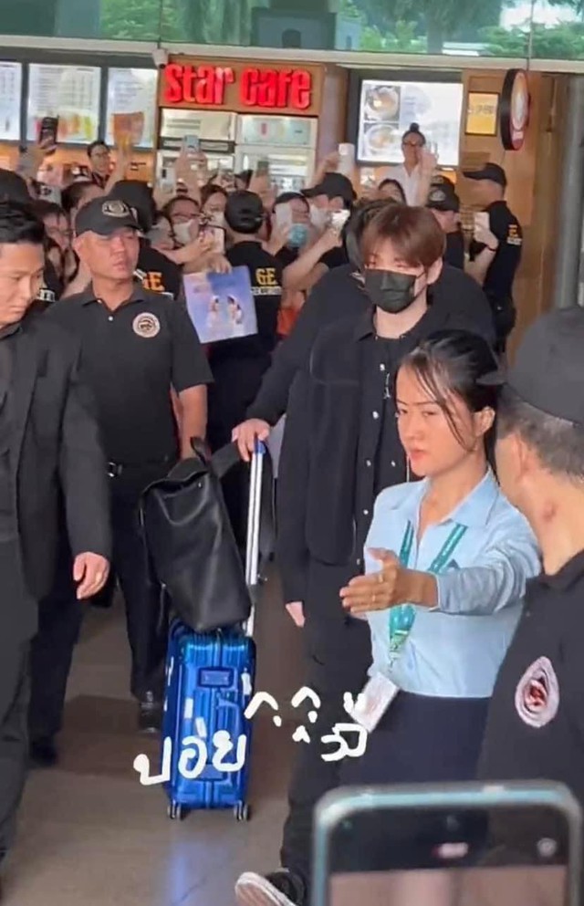 Kang Daniel - Park Jihoon tái ngộ tại TP.HCM, mê mẩn cafe và đường phố đúng chuẩn "rể Việt" - Ảnh 2. Kang Daniel - Park Jihoon tái ngộ tại TP.HCM, mê mẩn cafe và đường phố đúng chuẩn "rể Việt" - Ảnh 2.