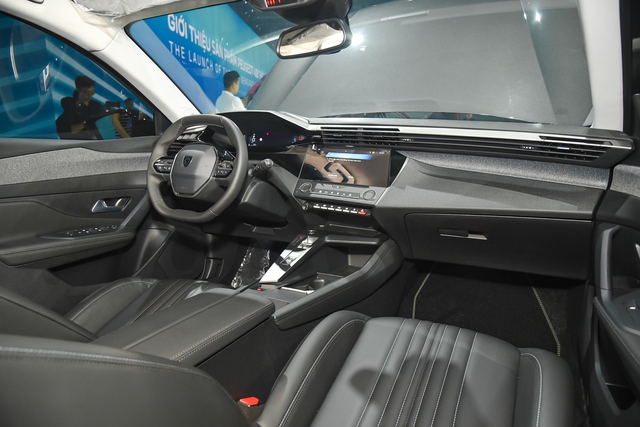 Chi tiết Peugeot 408 bản tiêu chuẩn giá 999 triệu đồng: Rẻ hơn bản cao nhất 250 triệu, vẫn có hỗ trợ người lái - Ảnh 8.