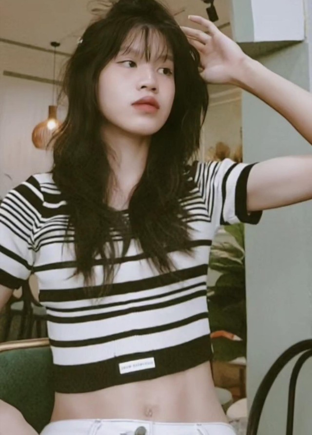 Xuất hiện hotgirl bóng chuyền 16 tuổi cao 1m83 hơn cả hoa khôi Kim Huệ - Ảnh 3. Xuất hiện hotgirl bóng chuyền 16 tuổi cao 1m83 hơn cả hoa khôi Kim Huệ - Ảnh 3.