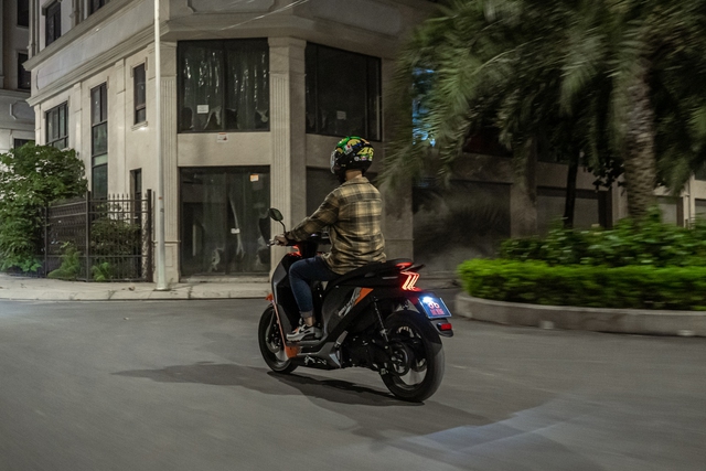 Đánh giá Dat Bike Quantum: Lái hay, có công nghệ như ô tô nhưng còn vài điểm cần cân nhắc trước khi xuống tiền - Ảnh 12.