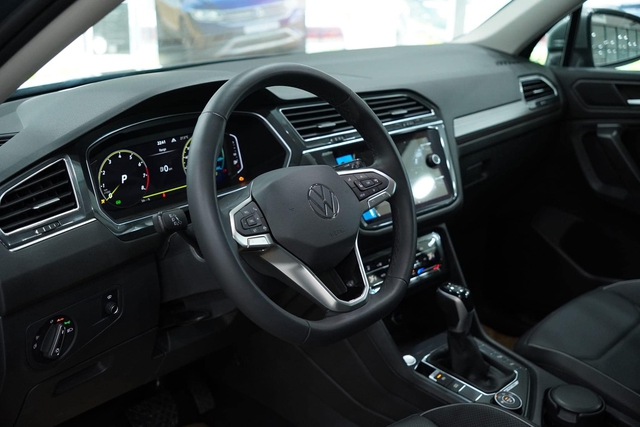 Giá Volkswagen Tiguan chạm đáy mới: Giảm kỷ lục 500 triệu, rẻ ngang Santa Fe và Sorento - Ảnh 3.