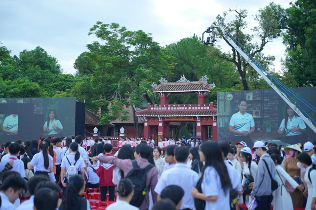 Chung kết Đường Lên Đỉnh Olympia 2023 khép lại: Gay cấn đến phút cuối cùng, thí sinh &quot;quê nem chua&quot; vô địch! - Ảnh 7.