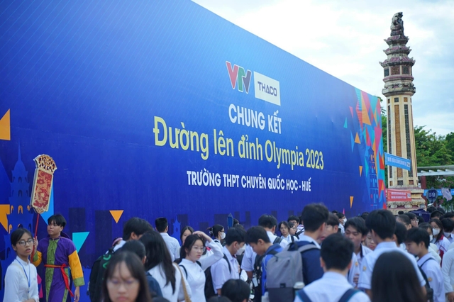 Chung kết Đường Lên Đỉnh Olympia 2023 khép lại: Rượt đuổi điểm số đến phút cuối cùng, thí sinh “quê lúa” vô địch! - Ảnh 16.