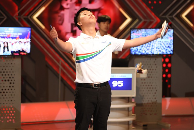 Chung kết Đường Lên Đỉnh Olympia 2023 khép lại: Gay cấn đến phút cuối cùng, thí sinh &quot;quê nem chua&quot; vô địch! - Ảnh 30.