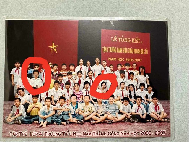 Chuyện tình của cô dâu siêu &quot;ngầu&quot; và anh lớp trưởng cùng bàn, đám cưới phải &quot;chất mới chịu&quot; - Ảnh 2.