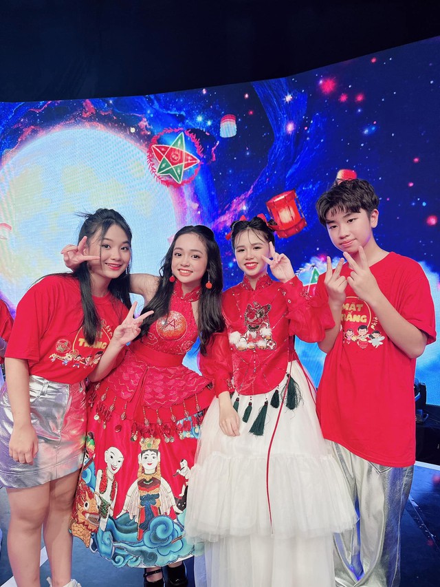 Sao nhí gây sốt "Thương ngày nắng về" một thời giờ đã lớn, lộ cảnh quay với Quỳnh Kool trong phim hot VTV - Ảnh 5. Sao nhí gây sốt "Thương ngày nắng về" một thời giờ đã lớn, lộ cảnh quay với Quỳnh Kool trong phim hot VTV - Ảnh 5.