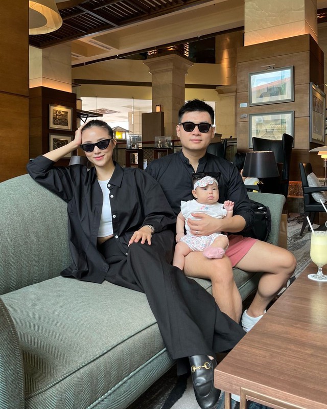 Salim sau khi lập gia đình: Làm mẹ của em bé "hot" nhất MXH, cười suốt ngày vì chồng sơ hở là tấu hài - Ảnh 6. Salim sau khi lập gia đình: Làm mẹ của em bé "hot" nhất MXH, cười suốt ngày vì chồng sơ hở là tấu hài - Ảnh 6.