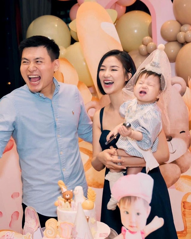 Salim sau khi lập gia đình: Làm mẹ của em bé "hot" nhất MXH, cười suốt ngày vì chồng sơ hở là tấu hài - Ảnh 1. Salim sau khi lập gia đình: Làm mẹ của em bé "hot" nhất MXH, cười suốt ngày vì chồng sơ hở là tấu hài - Ảnh 1.