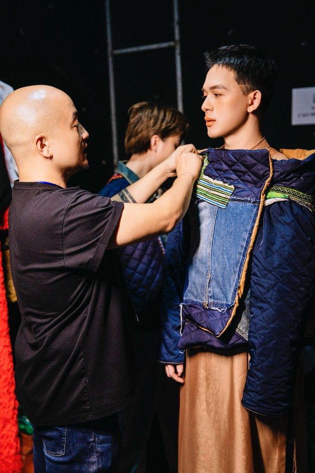 Quang Anh, Bảo Hân nắm tay sải bước trên sàn catwalk, MC Tuấn Tú - Phan Anh khoe vẻ ngoài &quot;soái ca&quot; - Ảnh 3.