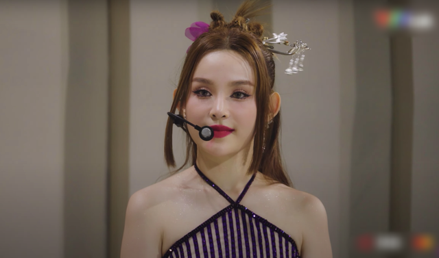 Xuất hiện xinh đẹp ngọt ngào "chị đẹp 100 tỷ" vẫn gây tranh cãi, còn lộ chuyện "chồng đại gia giữ chặt ở nhà"- Ảnh 3. Xuất hiện xinh đẹp ngọt ngào "chị đẹp 100 tỷ" vẫn gây tranh cãi, còn lộ chuyện "chồng đại gia giữ chặt ở nhà"- Ảnh 3.