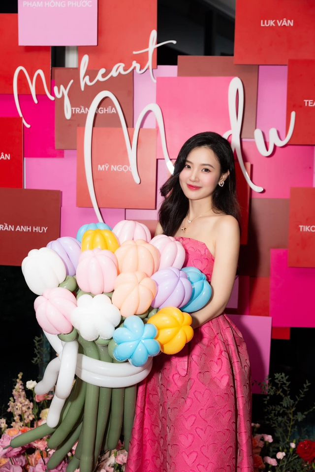 "Thần tiên tỷ tỷ" Vbiz lận đận tình duyên nhưng là "trùm" bất động sản, tặng em trai quà cưới sương sương 2 sổ đỏ- Ảnh 7. "Thần tiên tỷ tỷ" Vbiz lận đận tình duyên nhưng là "trùm" bất động sản, tặng em trai quà cưới sương sương 2 sổ đỏ- Ảnh 7.