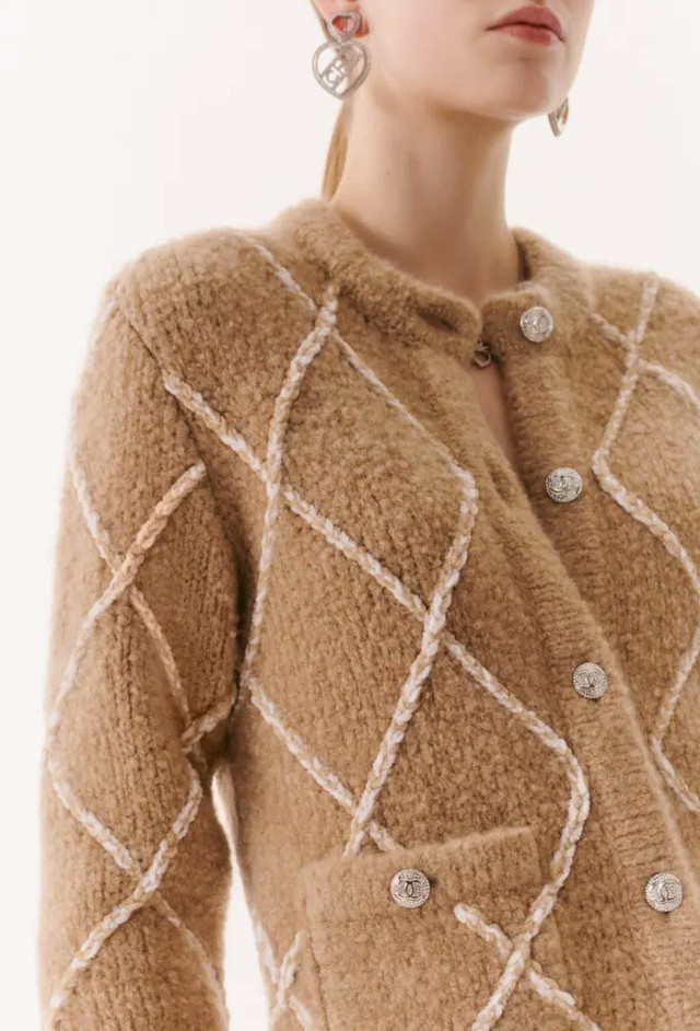 G-Dragon bị Chanel cắt hợp đồng và phải đền bù số tiền khủng vì phốt ma túy?- Ảnh 2. G-Dragon bị Chanel cắt hợp đồng và phải đền bù số tiền khủng vì phốt ma túy?- Ảnh 2.