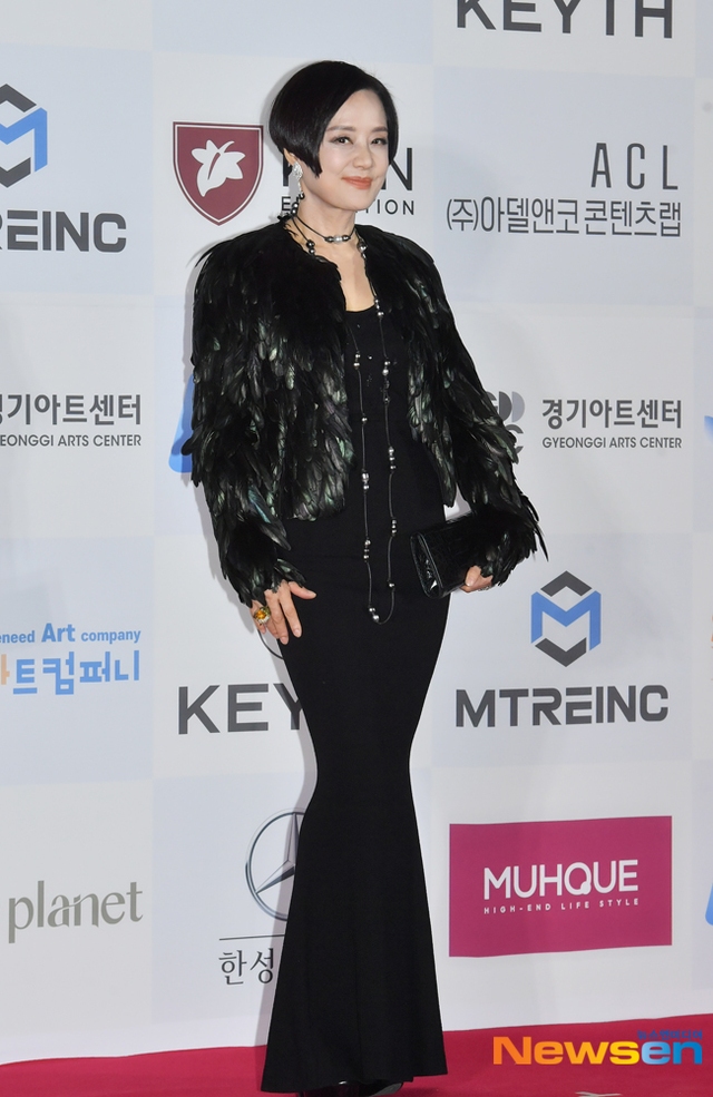 Thảm đỏ "Oscar Hàn Quốc" 2023: Han Hyo Joo khoe lưng trần so kè "ác nữ", nam thần Kang Nam Soon lấn át đồng nghiệp- Ảnh 13.