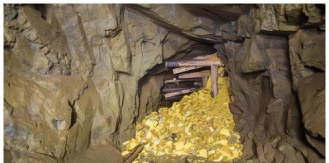 Đốn củi trong rừng, tiều phu đào trúng “kho vàng”, hí hửng ra ngân hàng đổi thì lập tức cảnh sát bắt ngay tại chỗ- Ảnh 2. Đốn củi trong rừng, tiều phu đào trúng “kho vàng”, hí hửng ra ngân hàng đổi thì lập tức cảnh sát bắt ngay tại chỗ- Ảnh 2.