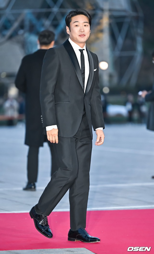 Thảm đỏ "Oscar Hàn Quốc" 2023: Han Hyo Joo khoe lưng trần so kè "ác nữ", nam thần Kang Nam Soon lấn át đồng nghiệp- Ảnh 11.