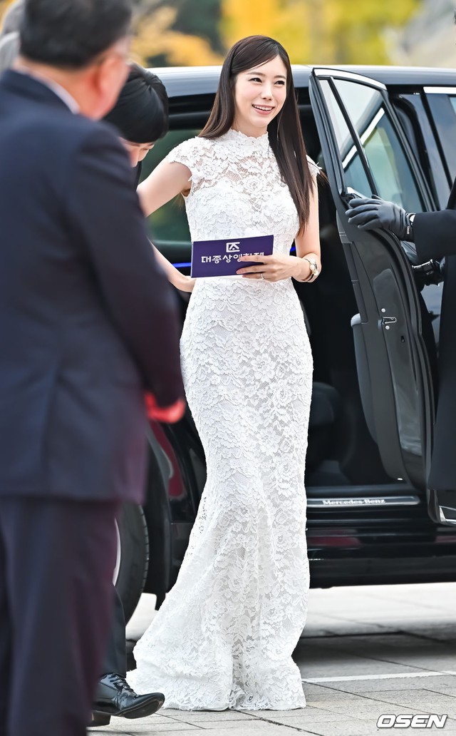 Thảm đỏ "Oscar Hàn Quốc" 2023: Han Hyo Joo khoe lưng trần so kè "ác nữ", nam thần Kang Nam Soon lấn át đồng nghiệp- Ảnh 18.