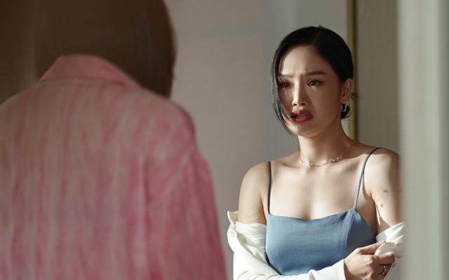 Review phim Việt 18 nặng đô nhất 2023: Khán giả che mặt vì chuyện ngoại tình của ông chồng thượng lưu và cô giữ trẻ- Ảnh 5. Review phim Việt 18 nặng đô nhất 2023: Khán giả che mặt vì chuyện ngoại tình của ông chồng thượng lưu và cô giữ trẻ- Ảnh 5.