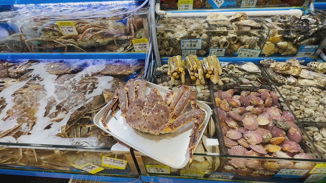 Cô gái Việt du lịch Hàn Quốc kể "kiếp nạn" nhớ đời khi đi ăn hải sản ở chợ nổi tiếng nhất xứ kim chi- Ảnh 1.