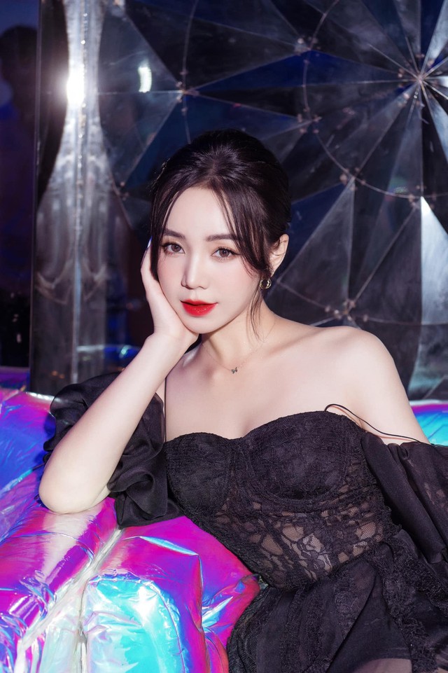 Tóm khoảnh khắc thân mật của Quỳnh Kool và sao nam, đàng trai công khai hôn và nói lời yêu giữa nơi đông người? - Ảnh 6.