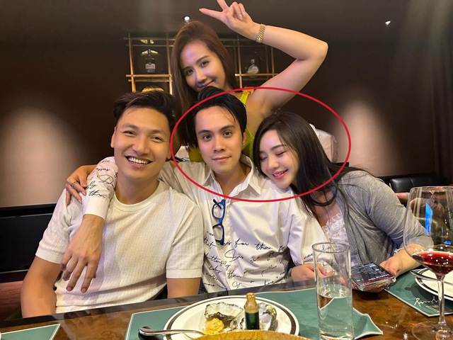 Tóm khoảnh khắc thân mật của Quỳnh Kool và sao nam, đàng trai công khai hôn và nói lời yêu giữa nơi đông người? - Ảnh 4.