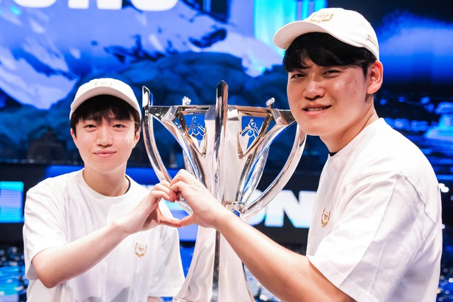 T1 đón huyền thoại HLV về nhà, nhưng có nguy cơ mất đi 3 siêu sao vừa giúp đội tuyển vô địch CKTG- Ảnh 1. T1 đón huyền thoại HLV về nhà, nhưng có nguy cơ mất đi 3 siêu sao vừa giúp đội tuyển vô địch CKTG- Ảnh 1.