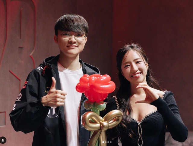 Faker lại "gieo sầu" cho gái xinh, cận cảnh nhan sắc của nữ MC bị "phũ"- Ảnh 2.