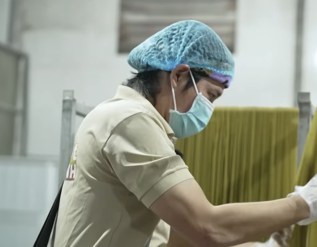 Huy Khánh chật vật làm bốc vác mưu sinh tại Đồng Tháp, Tiến Luật suýt bị chấn thương trật cổ- Ảnh 9.