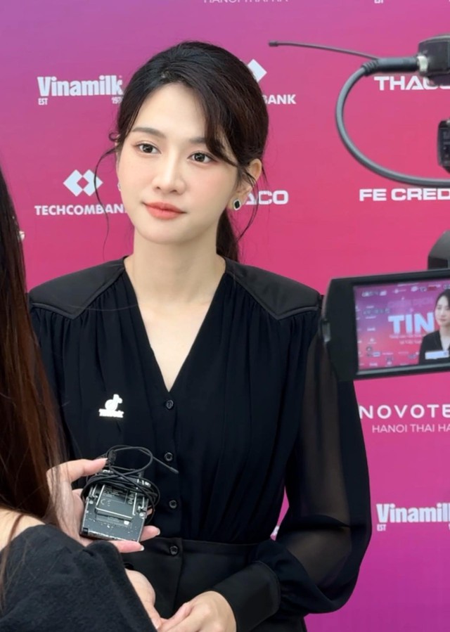 Rũ bỏ hình tượng hot girl &quot;lè lưỡi&quot;, gái xinh TikTok được vinh danh tại giải thưởng quốc tế - Ảnh 4.