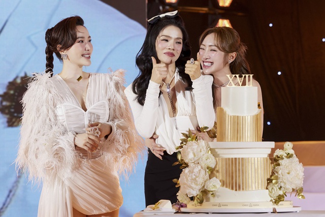 Angela Phương Trinh bất ngờ tái xuất với hình tượng nữ thần trong dạ tiệc của vợ Chi Bảo- Ảnh 7.