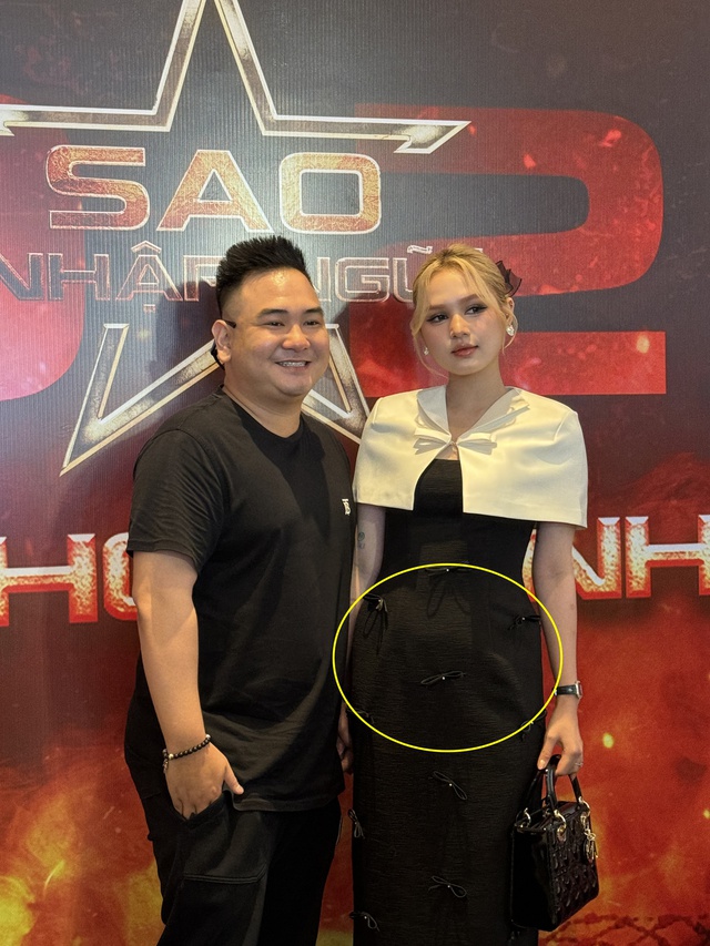 Xoài Non tiếp tục lộ loạt dấu hiệu mang thai khi lọt cam thường, luôn nắm tay chồng thiếu gia tình tứ- Ảnh 2.