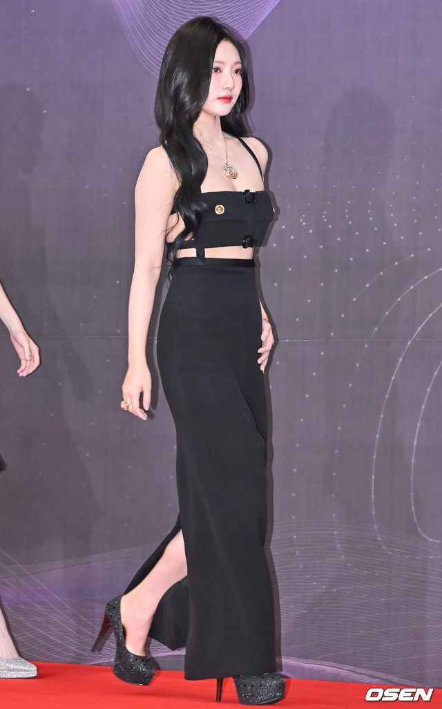 Thảm đỏ nhạc hội KBS: NingNing (aespa) hở bạo át cả Karina - Jang Won Young, Sunmi khoe chân nuột nà giữa "rừng" idol Gen4- Ảnh 2.