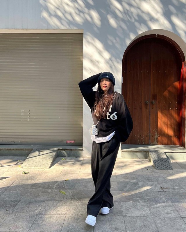 ''Vợ quốc dân'' Phương Ly: U35 vẫn xinh đẹp mơn mởn, thêm gu thời trang sành điệu càng giúp "hack tuổi" trẻ trung- Ảnh 3. ''Vợ quốc dân'' Phương Ly: U35 vẫn xinh đẹp mơn mởn, thêm gu thời trang sành điệu càng giúp "hack tuổi" trẻ trung- Ảnh 3.