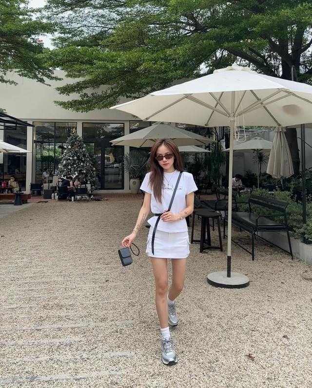 ''Vợ quốc dân'' Phương Ly: U35 vẫn xinh đẹp mơn mởn, thêm gu thời trang sành điệu càng giúp "hack tuổi" trẻ trung- Ảnh 7. ''Vợ quốc dân'' Phương Ly: U35 vẫn xinh đẹp mơn mởn, thêm gu thời trang sành điệu càng giúp "hack tuổi" trẻ trung- Ảnh 7.